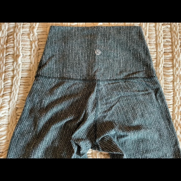 Lululemon Leggings Size 2 - Picture 2 of 3